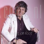 19-03-1980 Ben Cramer at studio in Amsterdam.

[keywords]Posed, Half Length, Eyecontact, Singer[/keywords]